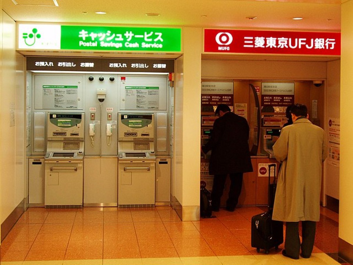 How to Start Life in Japan] Opening A Bank Account | JAPAN Forward