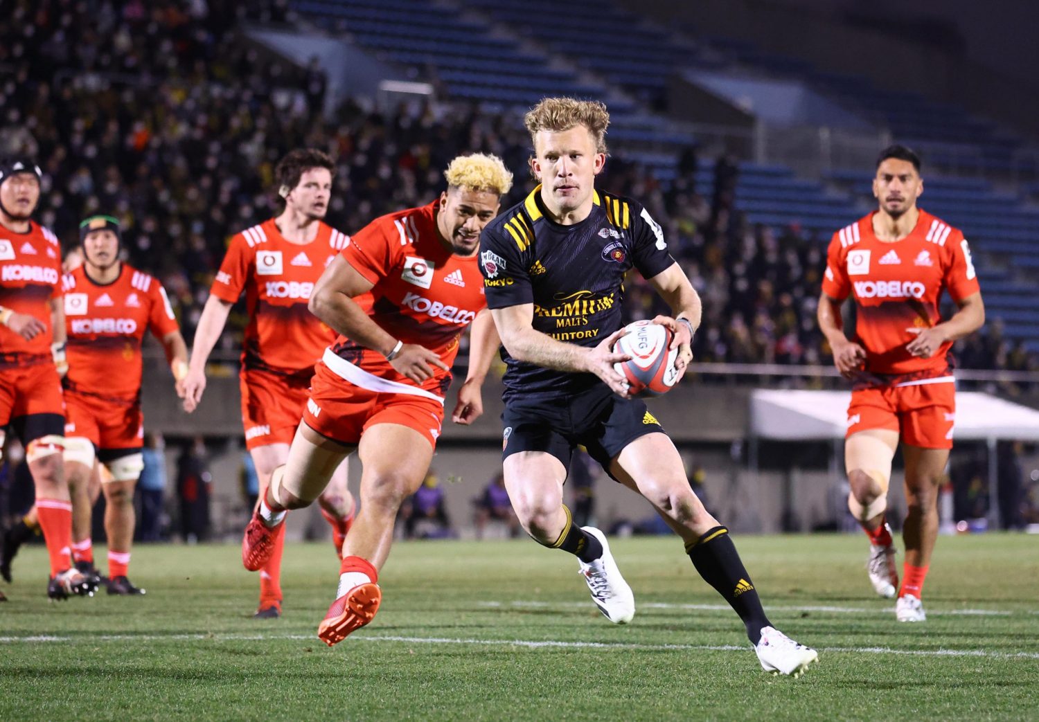 JAPAN SPORTS NOTEBOOK Damian McKenzie Racking Up a Plethora of Points for Title-Chasing Sungoliath JAPAN Forward