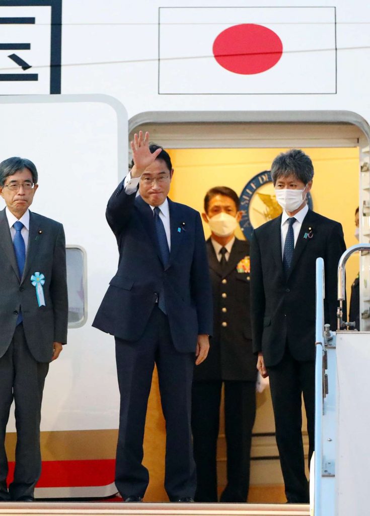 Bodyguard's wild act as Japan PM Fumio Kishida bombed on TV