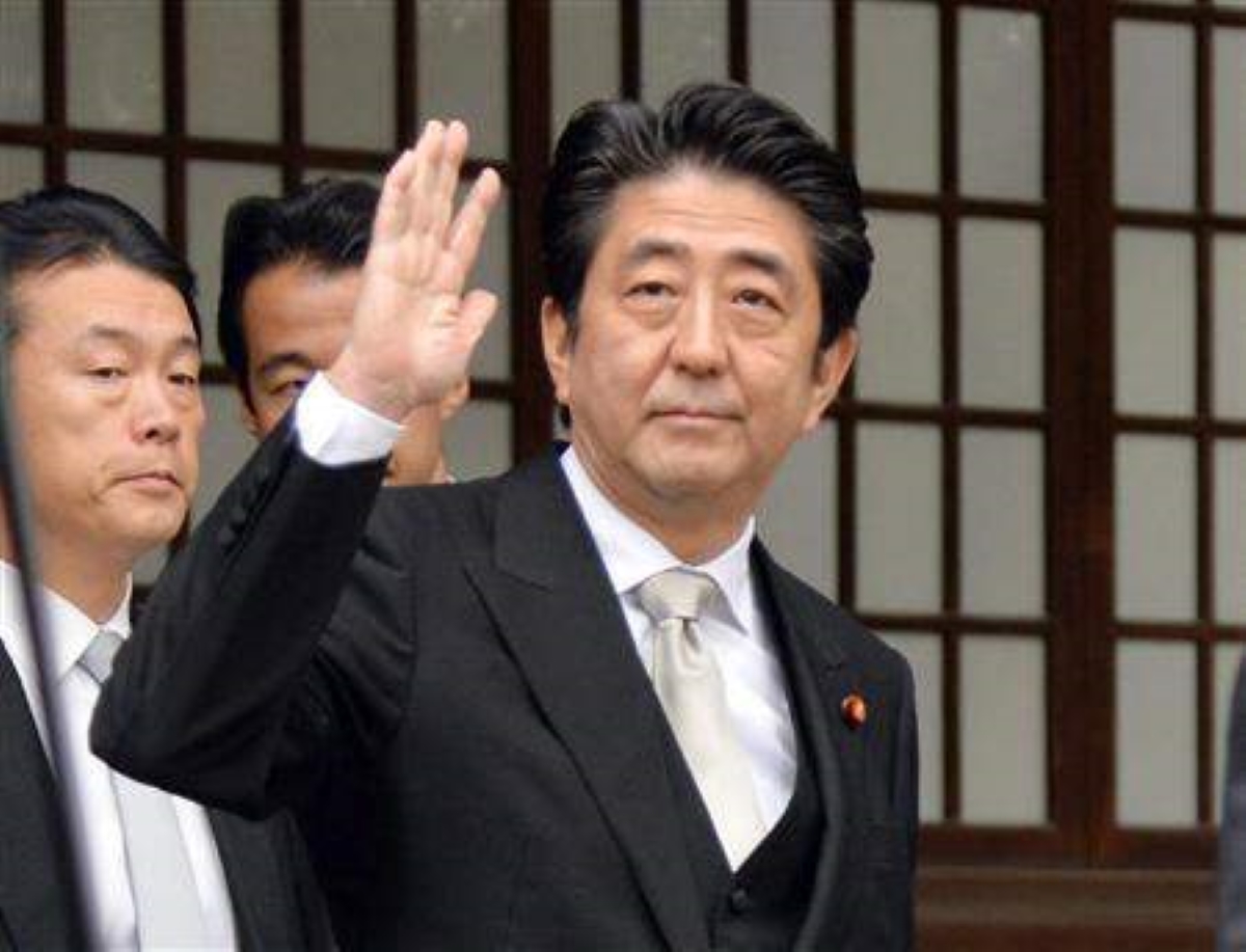 Shnzo Abe visits Yasukuni Shrine