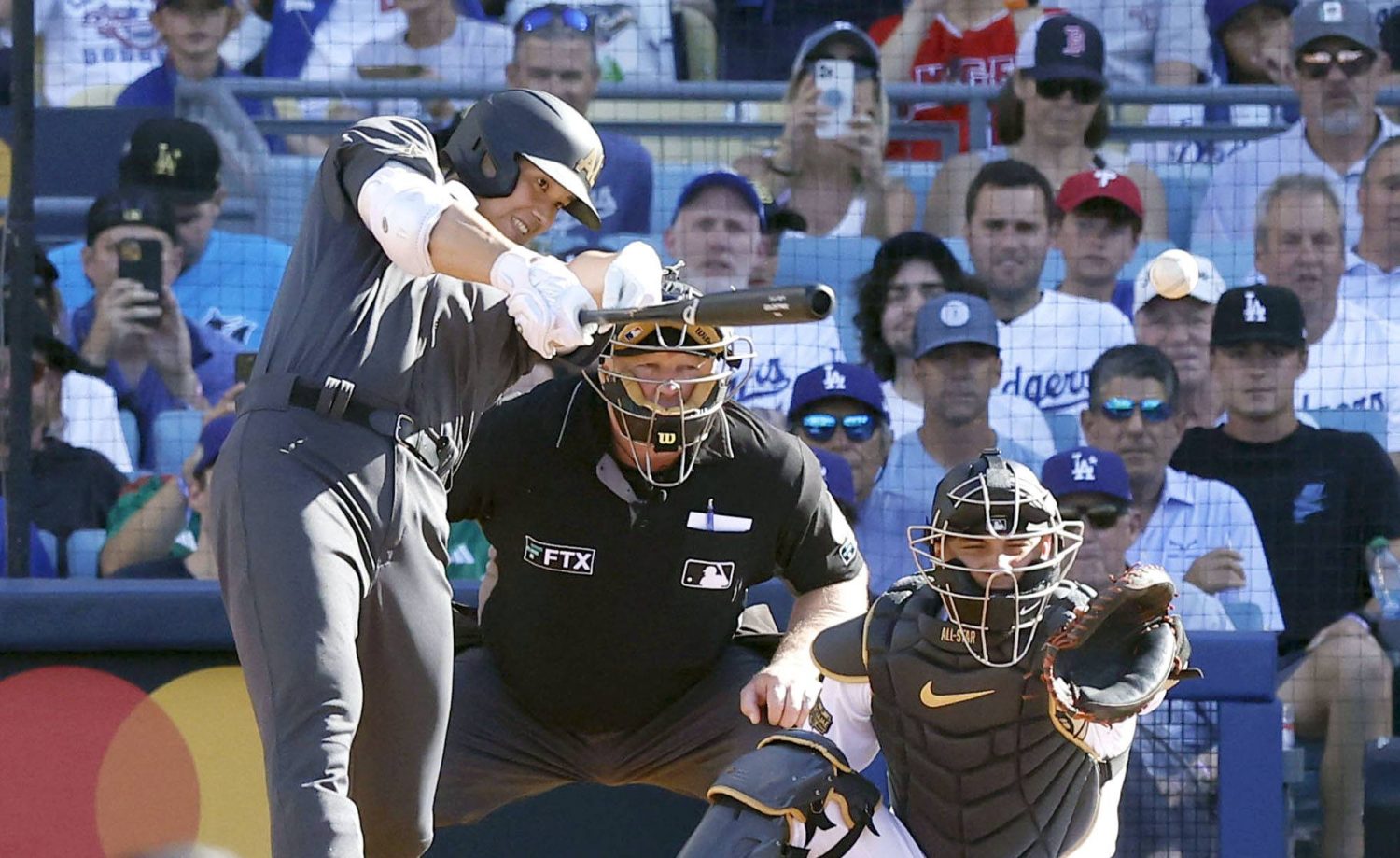 BASEBALL  Shohei Ohtani Delivers Game-Opening Hit and Basks in