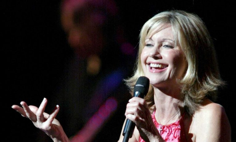 Olivia Newton-John 001 200304 Concert in Tokyo