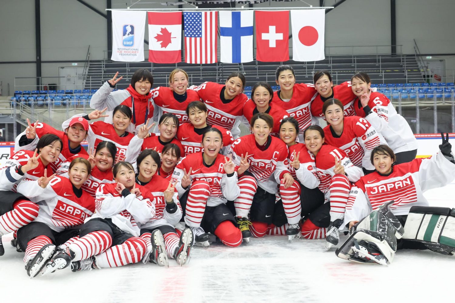 ICE HOCKEY Japan Women Edge Finland in Dramatic Shootout, Finish 5th at World Championship JAPAN Forward