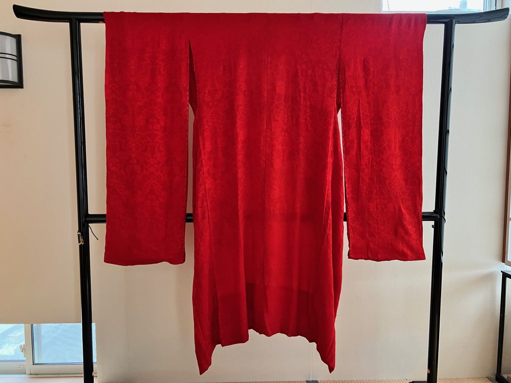 [Kimono Style] Seeing Red: Creating the Colors of Kimono | JAPAN Forward