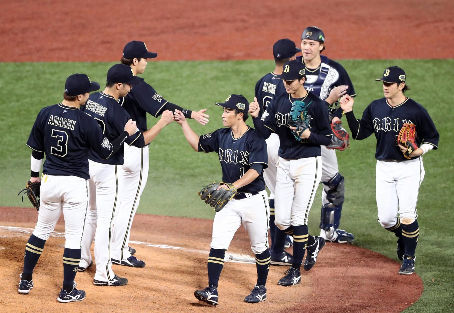 BASEBALL, Swallows, Buffaloes Play to a 3-3 Tie in Game 2 of Japan Series