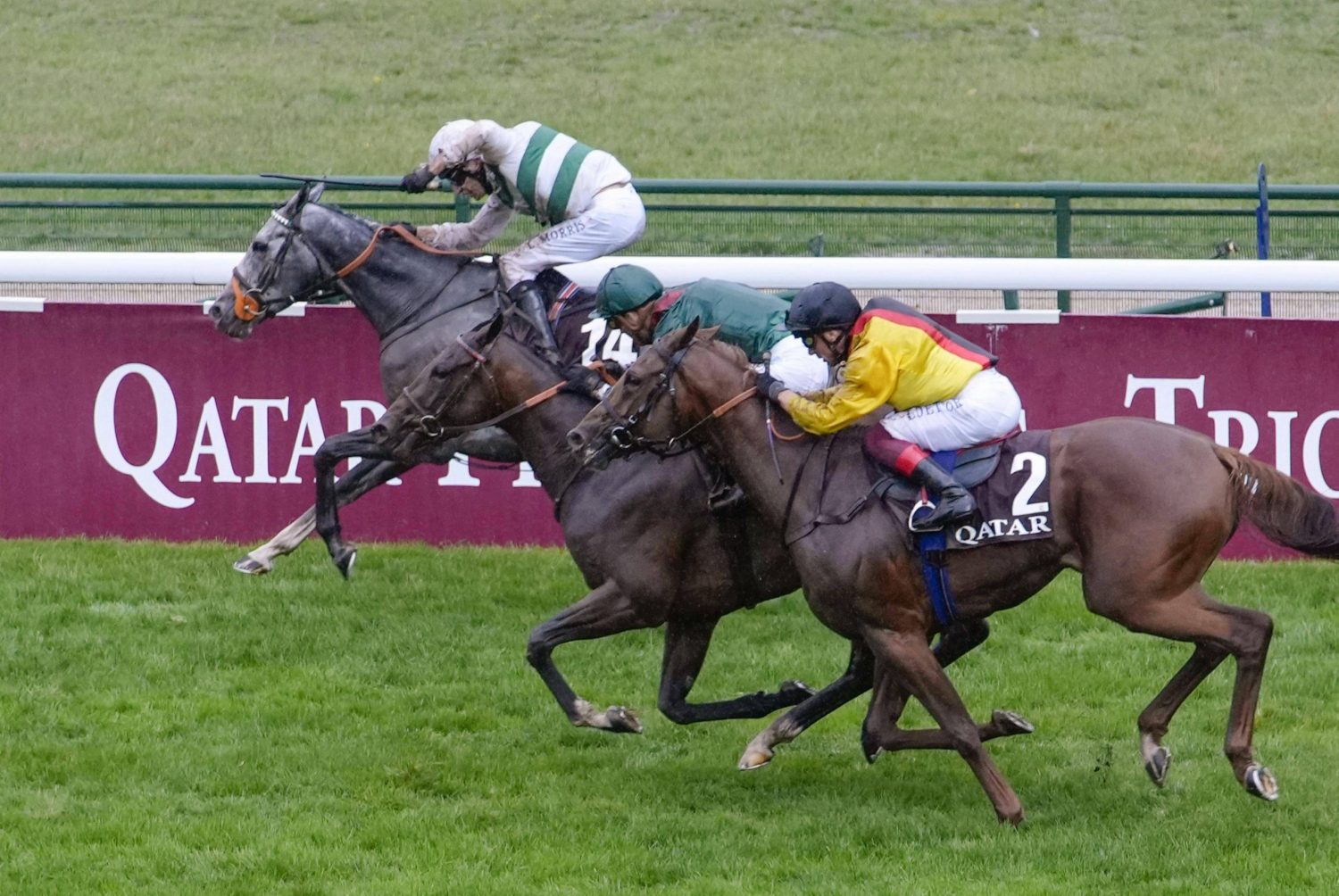 HORSE RACING Alpinista Triumphs as Titleholder Fades to 11th in Prix