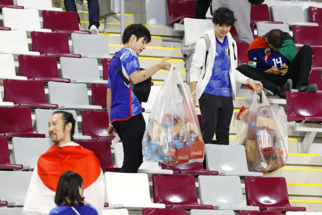 Team Japan Does More Than Tidy Up in Qatar 2022