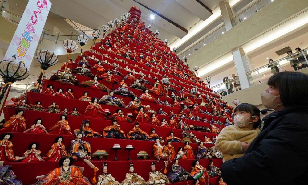 [Hidden Wonders of Japan] Colossal Hinamatsuri Pyramid Steals the Show ...