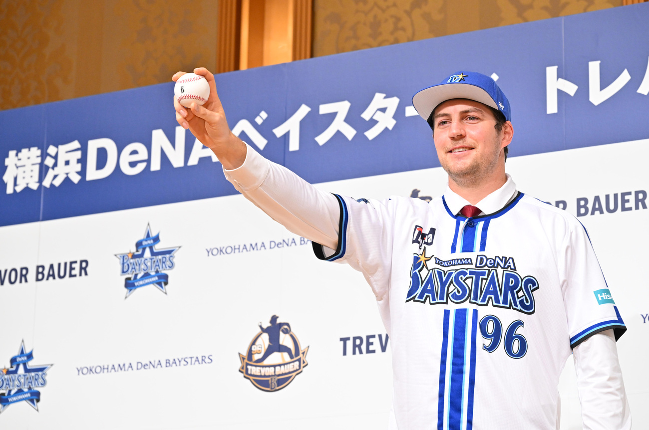 Trevor Bauer, shunned by MLB, introduced by Japanese team