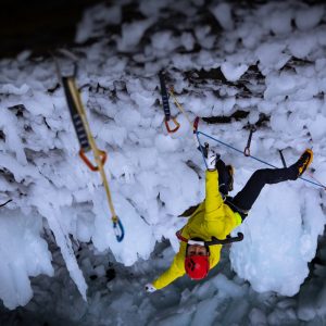 gihado-kadota-first-japanese-to-complete-the-worlds-most-difficult-ice-climbing-route-featured