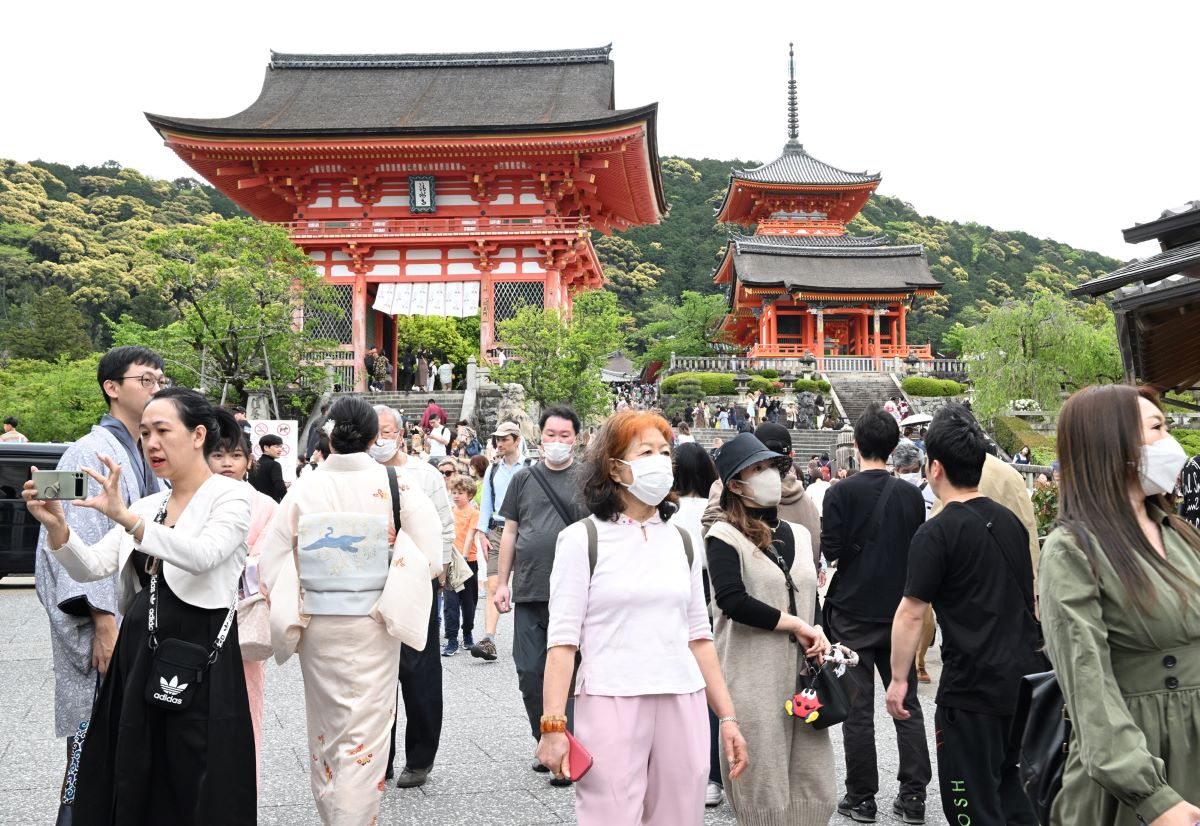 Man Arrested for Upskirting at Kiyomizu Temple With Hidden Camera JAPAN Forward image image