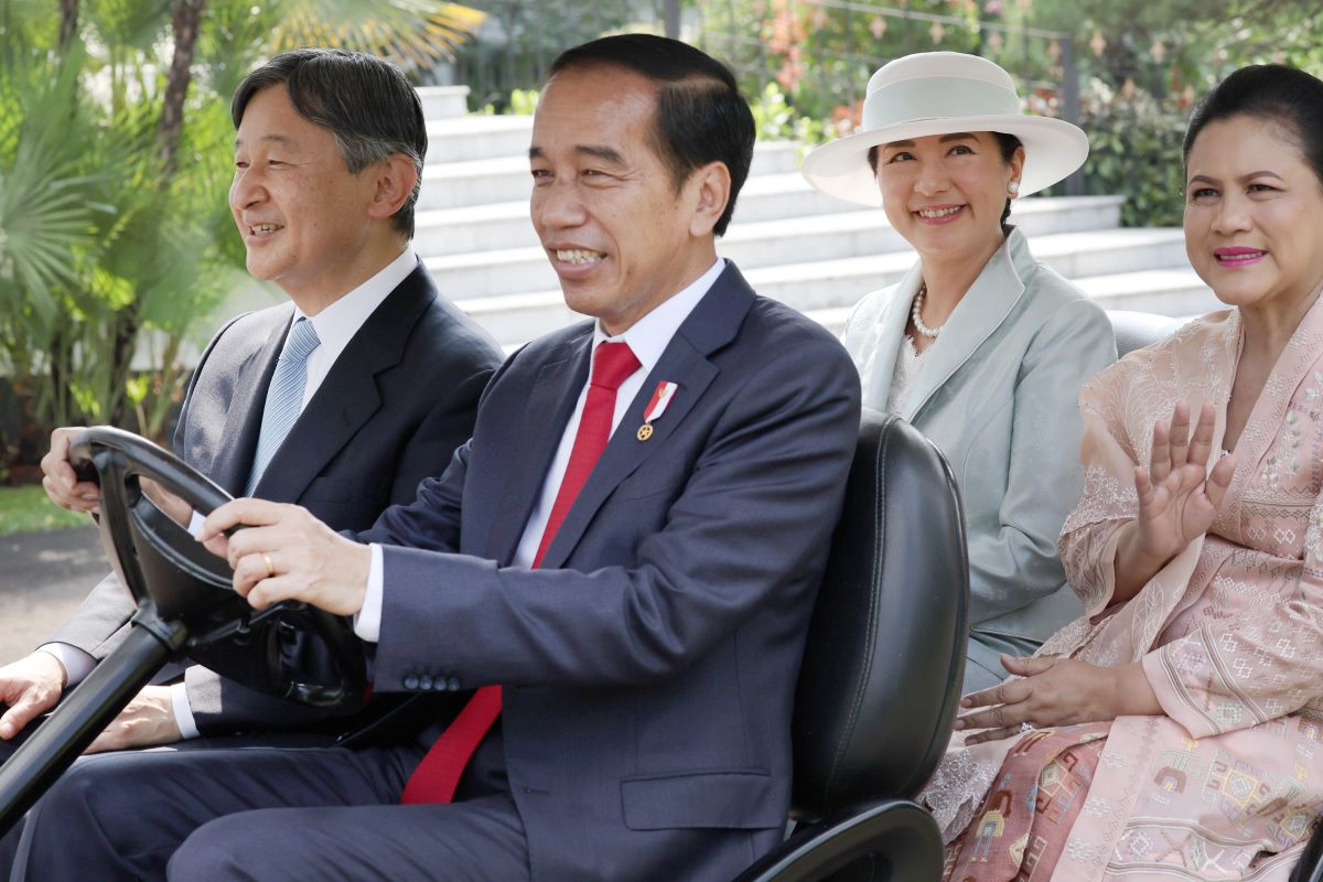 japanese emperor visit indonesia