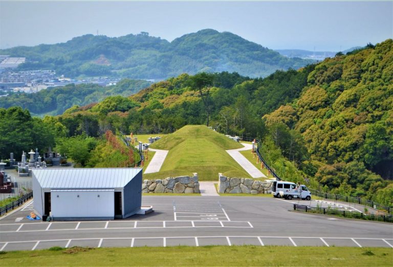 Keyhole Shaped Burial Mound Cemetery Fukuoka 002