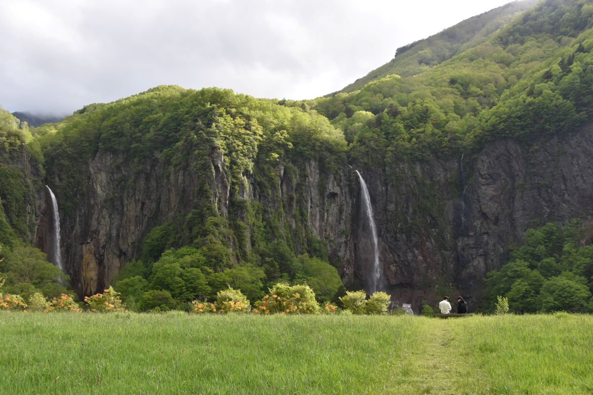 Nagano Suzaka Mountain Falls 001