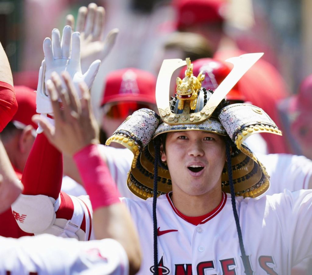 Shohei Ohtani fans get chance to see copy of Angels samurai helmet