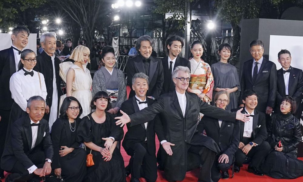 東京国際映画祭、スターたちが大挙レッドカーペットで開幕