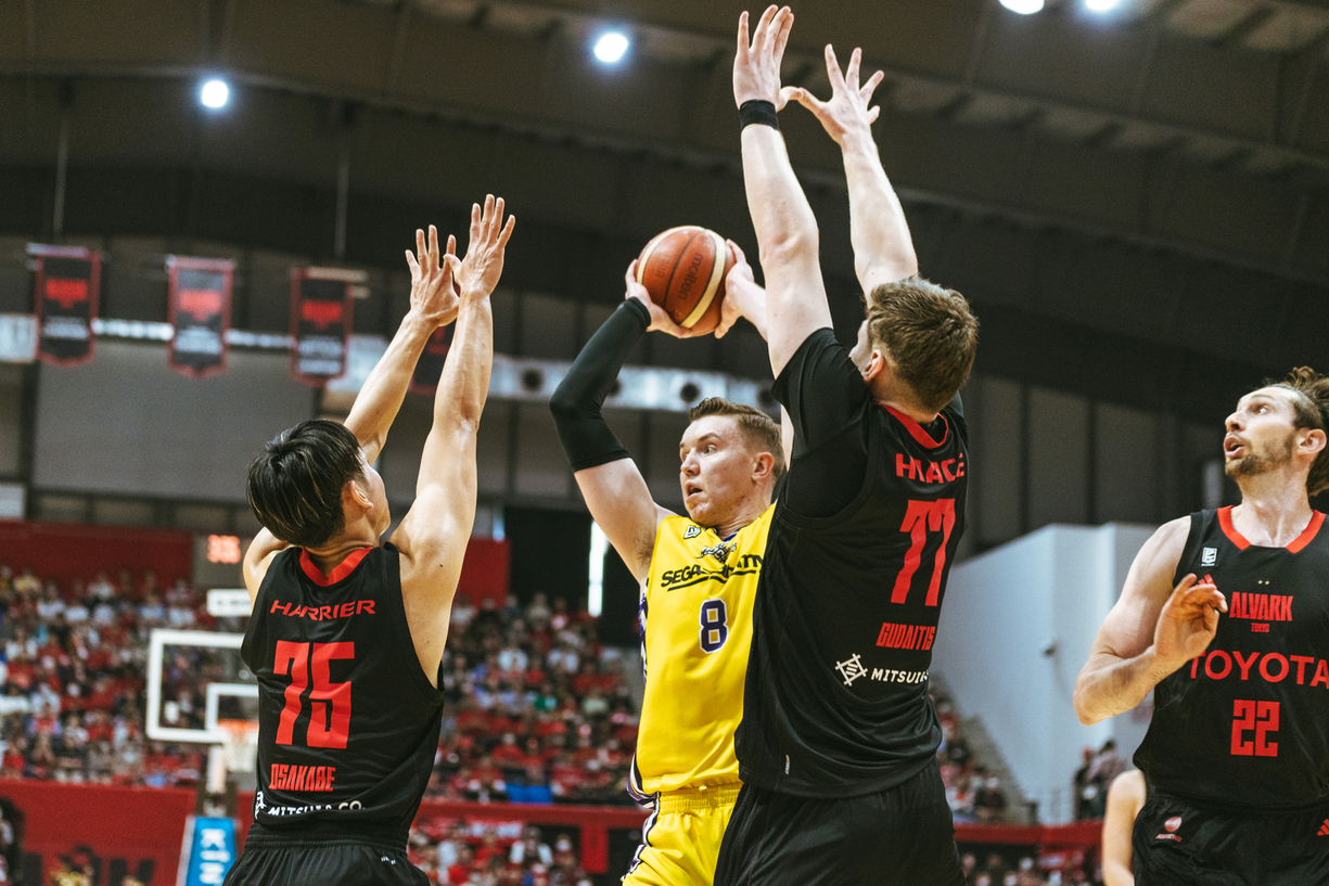 Alvark Tokyo Playing Outstanding Defense Early in the B.League