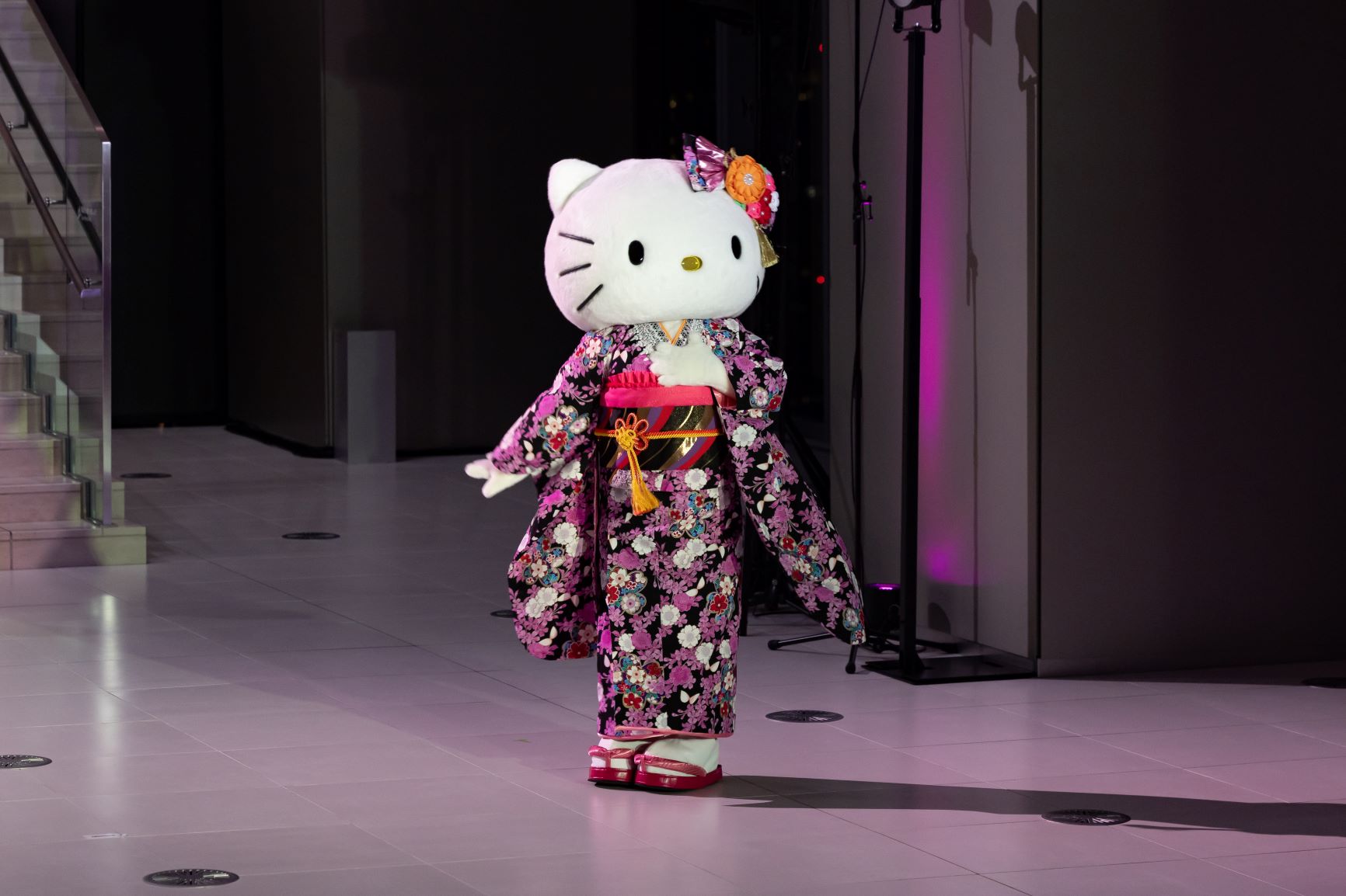 Data on 3.3 million Hello Kitty fans sat out in open, researcher says - CNET