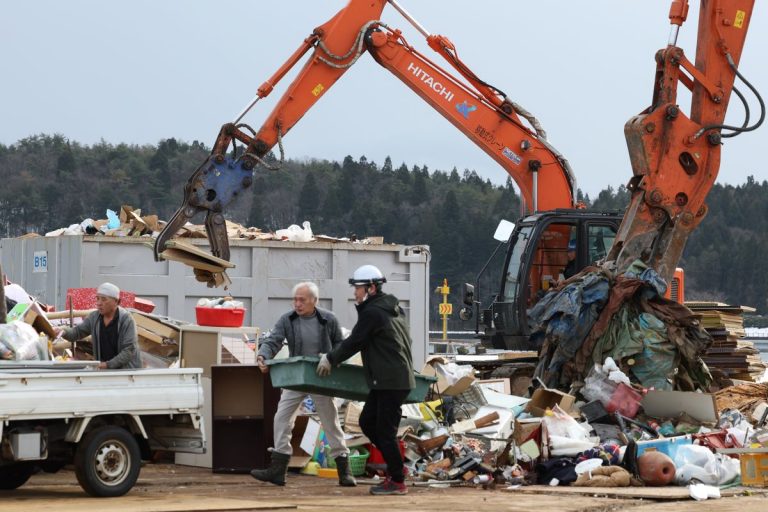 20240128-Noto-Peninsula-Earthquake-Garbage-001