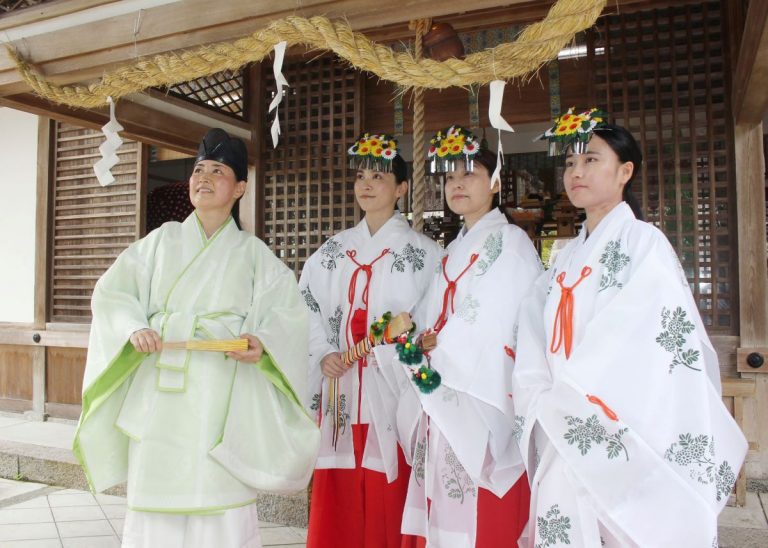 Ginza Mama becomes Shrine Chief Priest 001