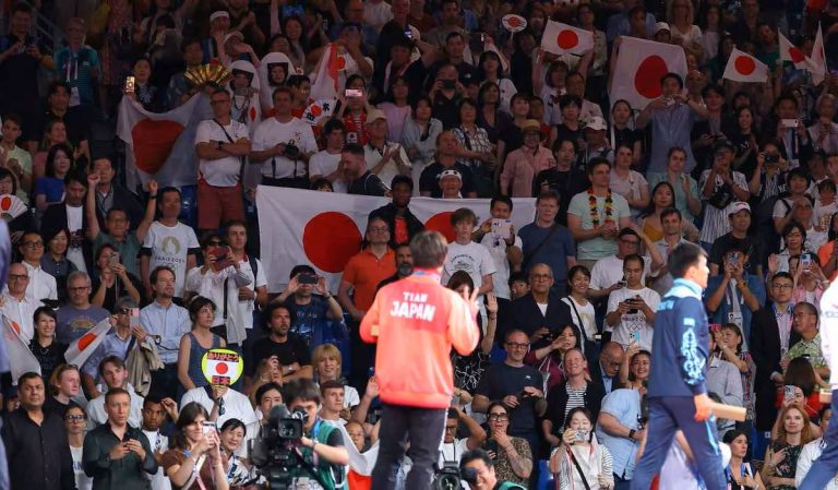 Medal Rush July 31 2024 crowd Sankei