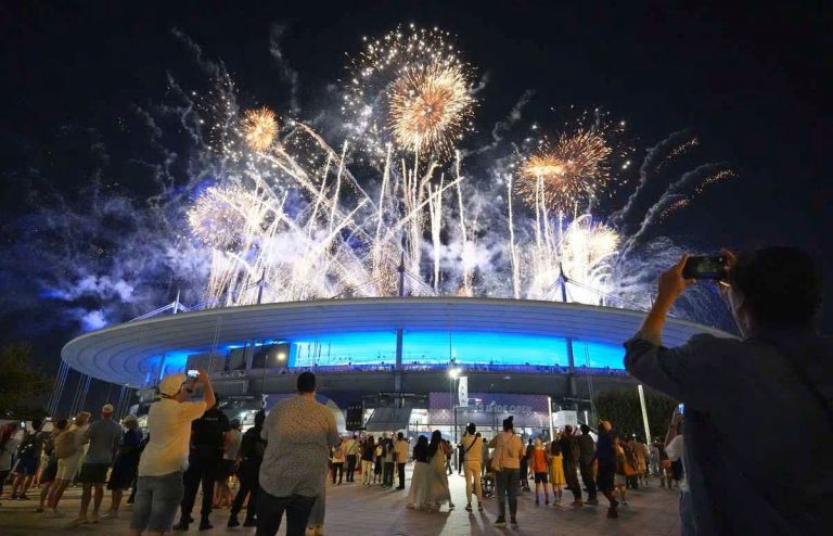 Paris Olympics closing ceremony fireworks rs