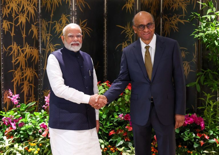 Modi with President of Singapore rs