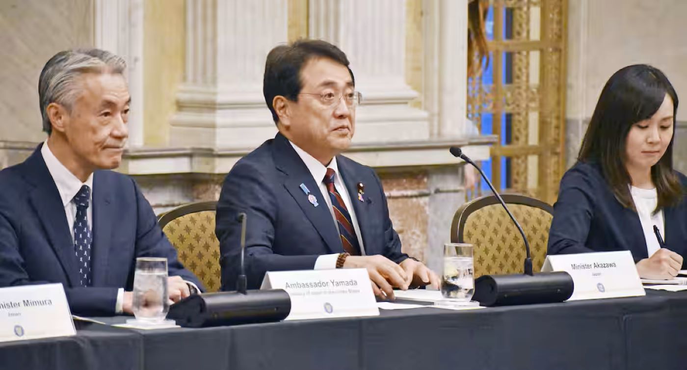 Amazon.co.jp: アメリカ外交と官僚―政策形成をめぐる抗争 : 山岡