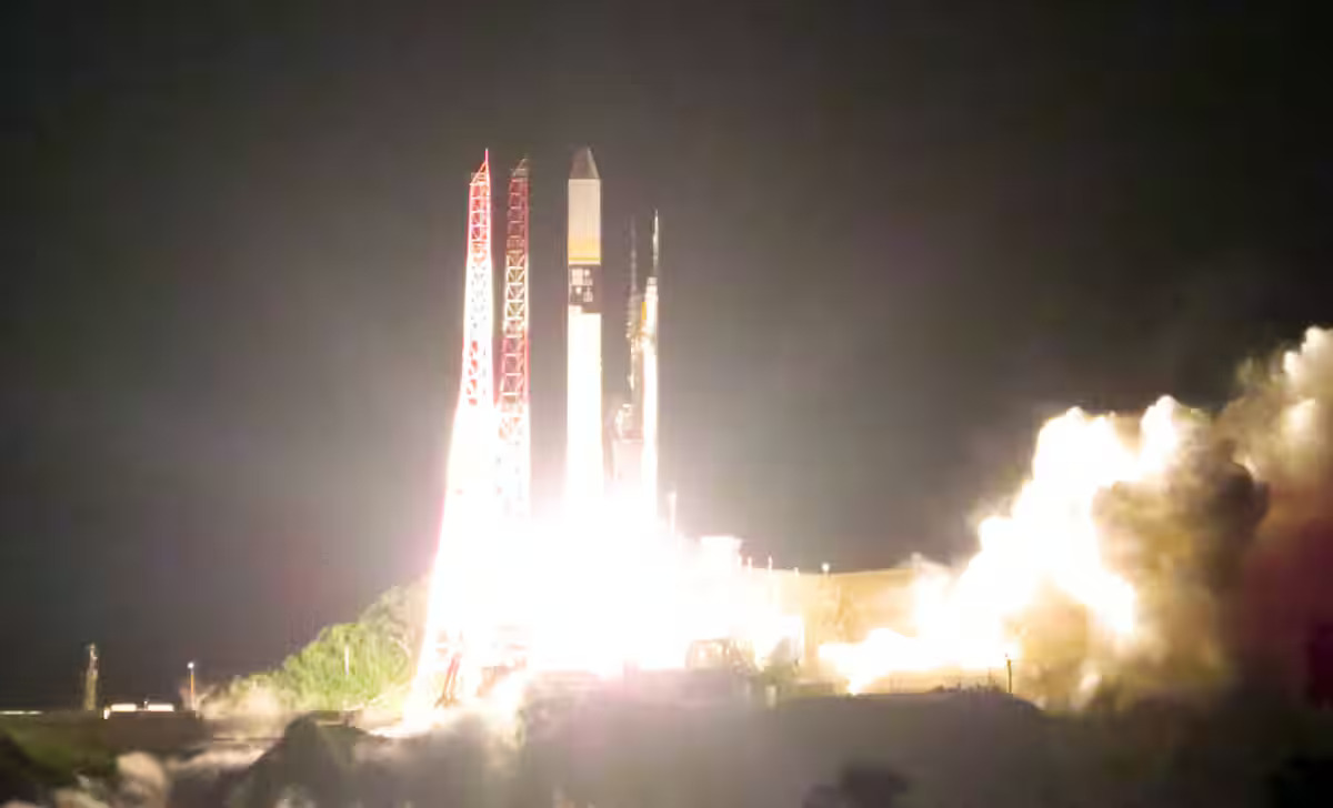 戦後記念 競馬法5円3連貼 カナダ宛航空便 神奈川23.8.3 裏面タブ付き 戦後記念 競馬法5円3連貼 カナダ宛航空便 神奈川23.8.3