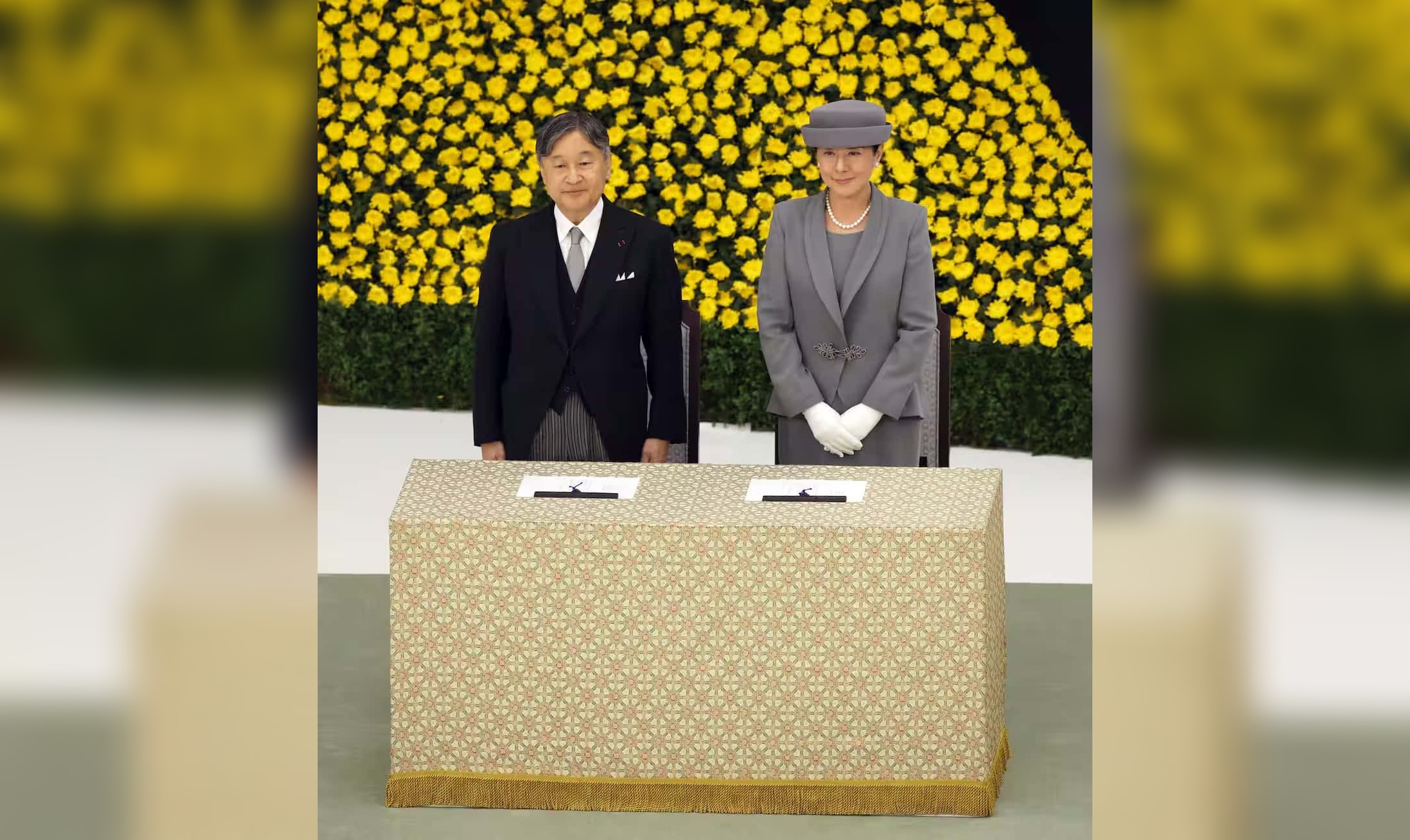 天皇、皇后両陛下、全国戦没者追悼式でご黙禱 久子さま、国際書展式典