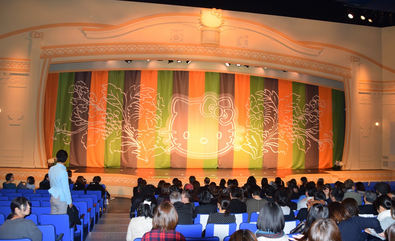 Hello Kitty Shows Kabuki and Musical Can Mix | JAPAN Forward